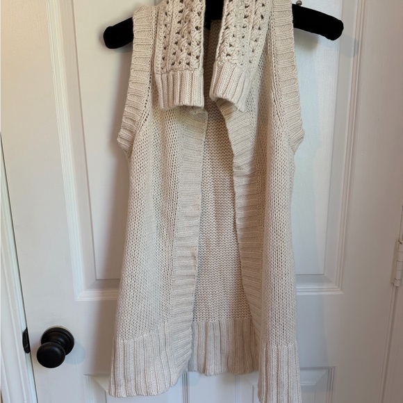 GAP Sweaters - ❄️Winter Sale 50% off List Price | GAP Open-Front Sleeveless Knit Cream Cardigan